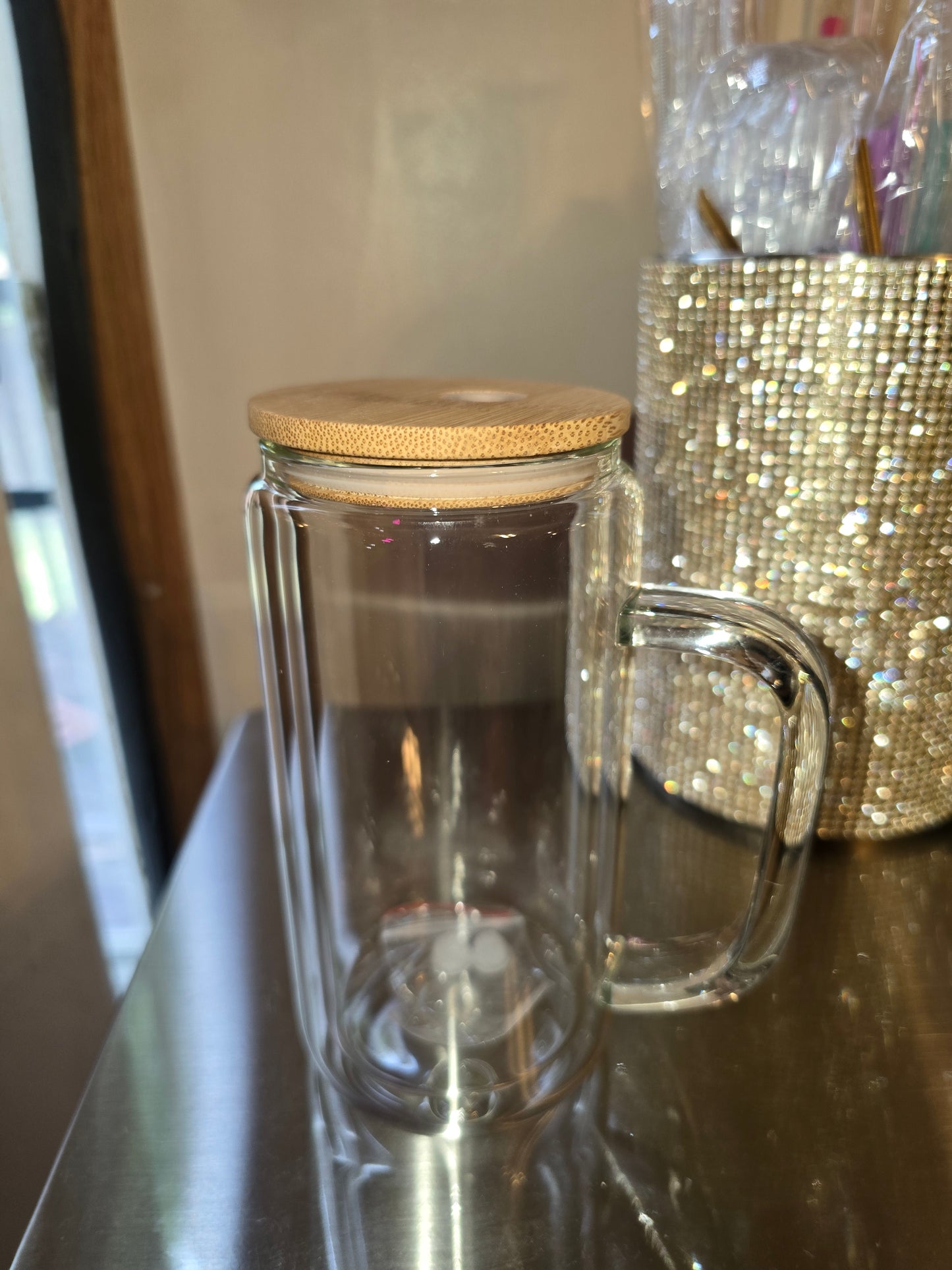 20OZ GLASS SNOW GLOBE WITH BAMBOO LID WITH HANDLE